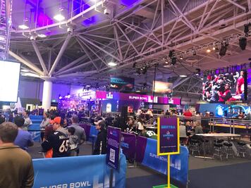 Aficionados cumplen su sueño en la NFL Experience