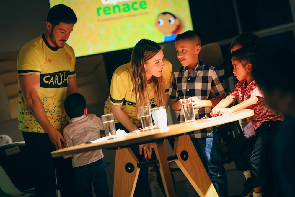 El gobernador de Nuevo León, Samuel García Sepúlveda, y Mariana Rodríguez Cantú, de AMAR a Nuevo León, presentaron la etapa final de Capullos Renace. Foto: Especial