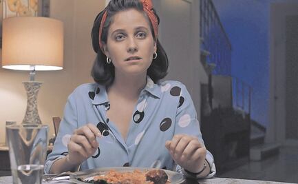 Natasha Dupeyrón examina a Verónica Castro y vuelve a los 22 a cantar