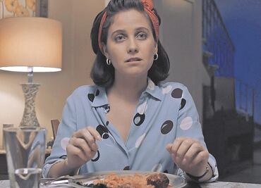 Natasha Dupeyrón examina a Verónica Castro y vuelve a los 22 a cantar