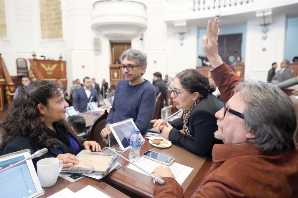 Ricardo Ruiz, presidente de la Jucopo del Congreso local (derecha), informó que en los últimos dos años se han registrado 101 asesinatos de mujeres en la Ciudad. Foto: LUCÍA GODÍNEZ. EL UNIVERSAL