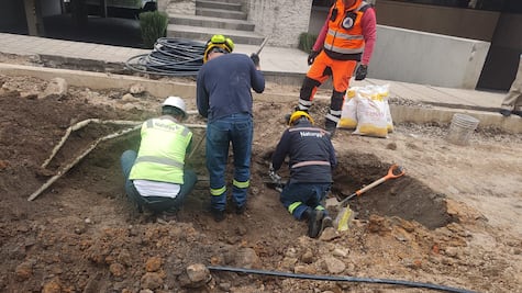 Se registra fuga de gas natural en Lomas de Chapultepec; trabajadores golpearon accidentalmente línea subterránea durante trabajos de drenaje