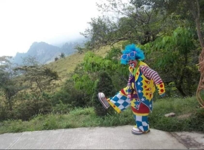 Historia: Bomborín, el médico que pasó de payaso a superhéroe