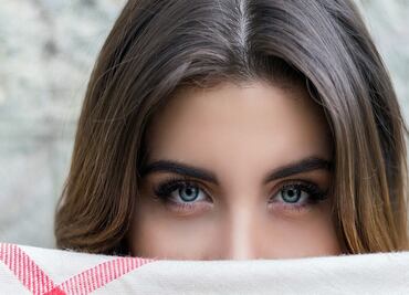 Cómo arreglar tus cejas en minutos