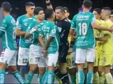 Fernando Hernández, árbitro de la Liga MX golpea a jugador de León