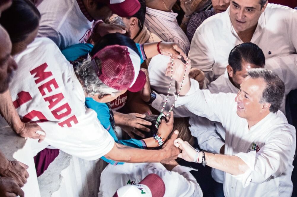 El candidato a la Presidencia de la República por la coalición Todos por México, José Antonio Meade, pidió a los presentes en el lienzo charro de Lagos de Moreno, salir a las calles y convencer a más gente de votar por su propuesta. (GERMÁN ESPINOSA. EL )