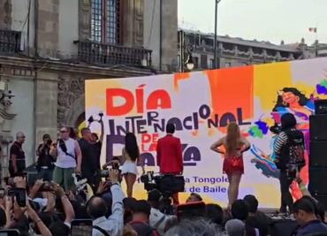 Al ritmo de sonidero, salsa y cumbia, miles de personas bailan en el centro de CDMX; asiste imitadora de Tongolele