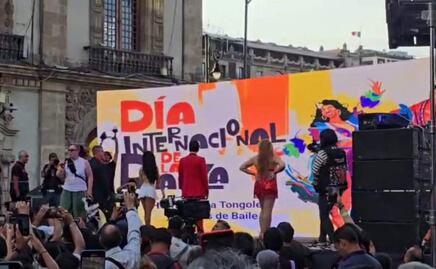 Al ritmo de sonidero, salsa y cumbia, miles de personas bailan en el centro de CDMX; asiste imitadora de Tongolele