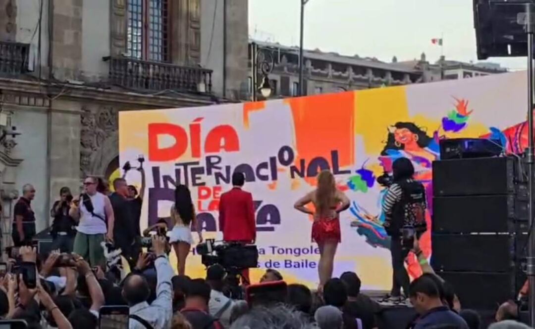 Al ritmo de sonidero, salsa y cumbia, miles de personas bailan en el centro de la CDMX (26/04/2025). Foto: Captura de video