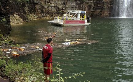 “Sal de ahí”: el grito antes que rocas de un acantilado cayeran sobre lanchas en Brasil
