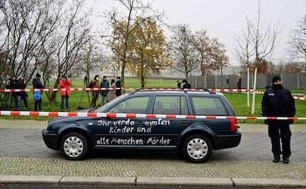 Estrellan coche contra valla que da acceso a oficinas de Merkel en Alemania
