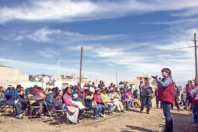 Delfina da la bienvenida a Josefina en la contienda
