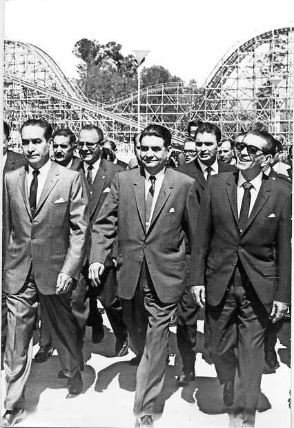 Junto al presidente Adolfo López Mateos, Uruchurtu recorrió las instalaciones del Bosque de Chapultepec el 25 de octubre de 1964. Foto: Archivo / EL UNIVERSAL