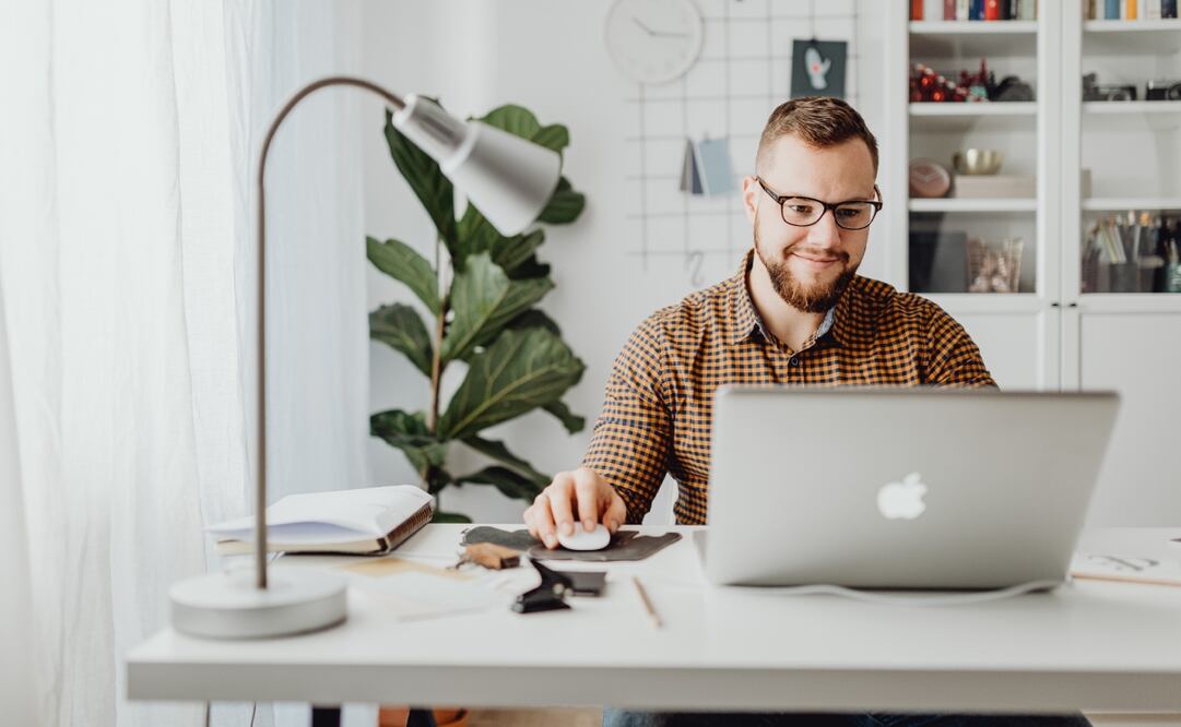 Tesla ha dado a conocer que se abrieron vacantes de home office en México. Imagen: Pexels