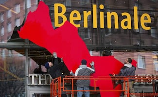 Más de 500 cineastas y actores firman carta a favor de la directora de la Berlinale ante  intento de destitución 