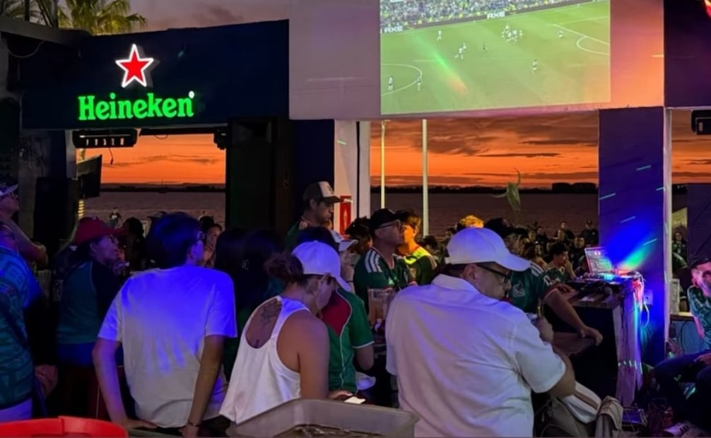 La derrota de México apagó la fiesta en varios estados; la afición se despidió con tristeza.
Foto: Especial.