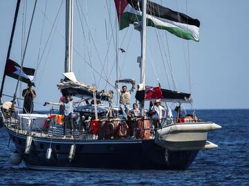 Barco con 12 activistas, incluyendo Greta Thunberg, se acerca a Gaza; lleva ayuda humanitaria