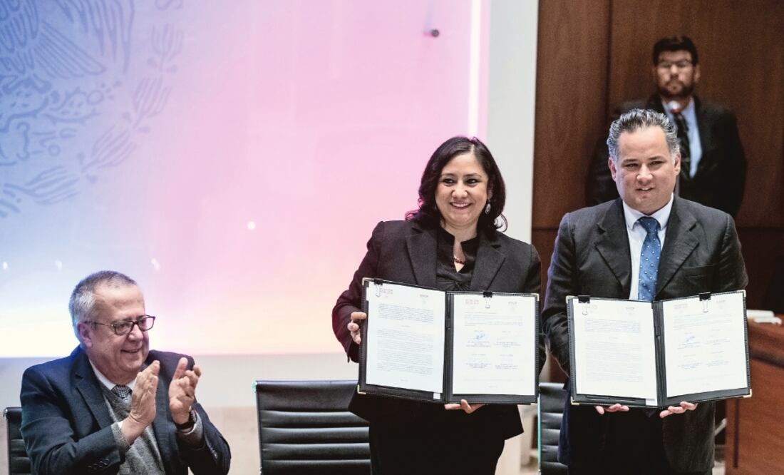 Convenio. Irma Eréndira Sandoval, secretaria de la Función Pública, y Santiago Nieto, titular de la Unidad de Inteligencia Financiera. (GERMÁN ESPINOSA. EL UNIVERSAL)