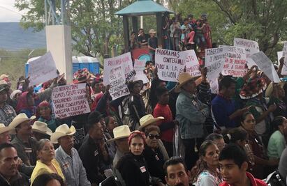 Condicionan pancartas contra gobernador de Jalisco en evento de AMLO