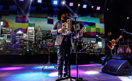 Ricardo Muñoz, de Intocable, aclara que sí se sintió mal pero no se desmayó en concierto 