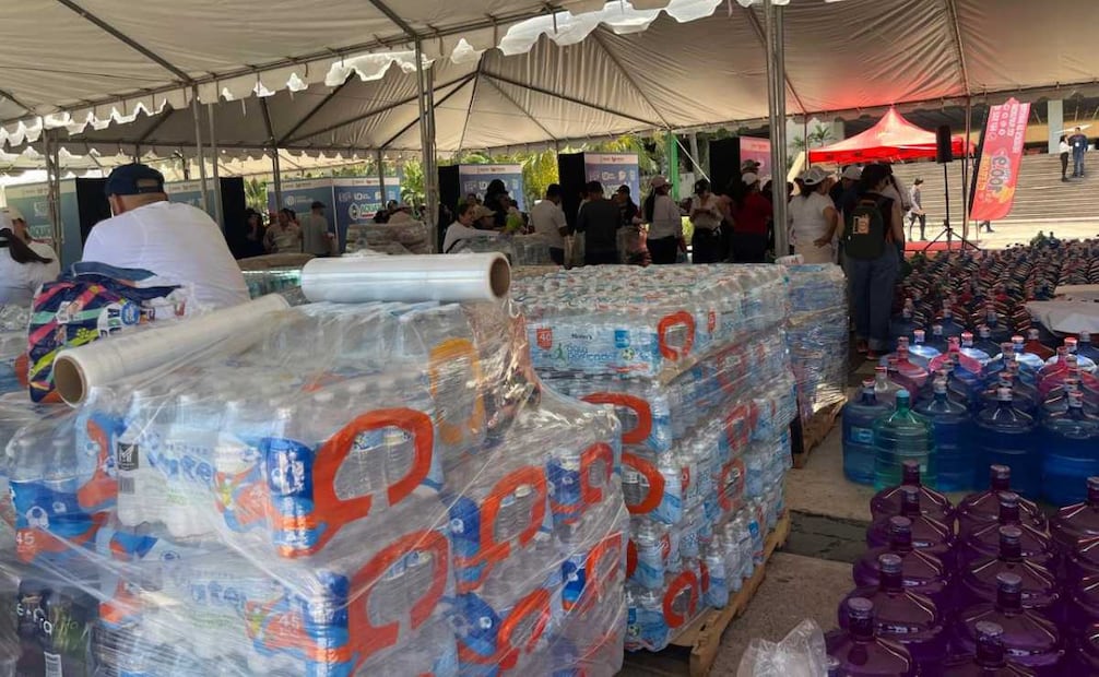 "Aguatón", programa de donación de agua supera 644 mil litros iniciales en Sinaloa; alertan por sequía.
Foto: Javier Cabrera Martínez.