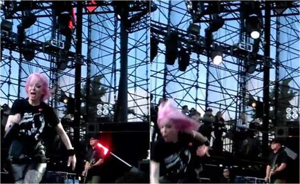 ¡Ouch! Vocalista de Garbage se cae en escenario