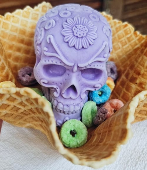 Puedes pedirlos en cono, vaso o canastilla. Foto: IG @unakidult.mx