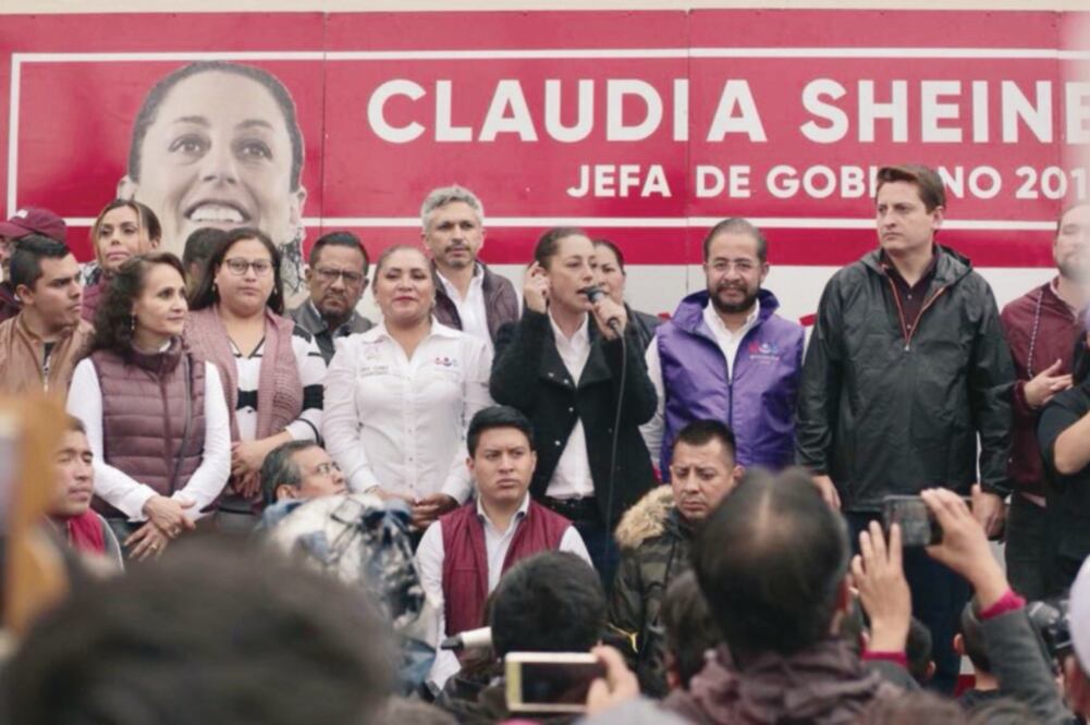 El equipo de la morenista se reunió con habitantes de Tepito, donde estuvo presente Hugo Eric Flores, líder nacional del Partido Encuentro Social (PES) . (IRVIN OLIVARES. EL UNIVERSAL)