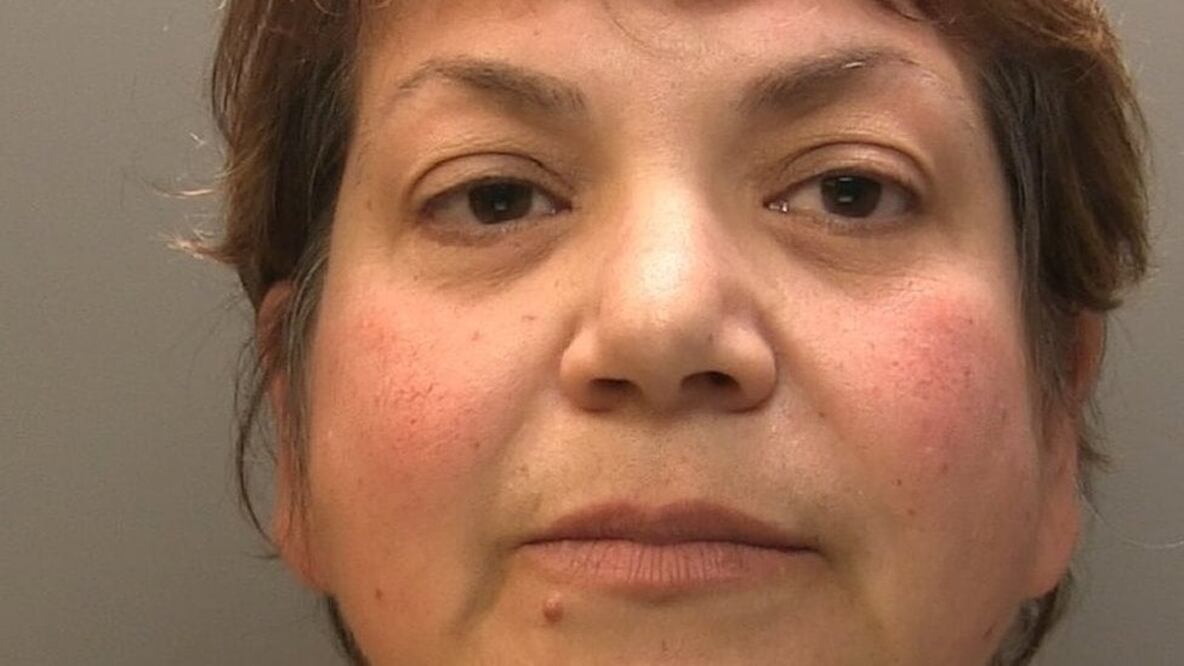 Zholia Alemi fue hallada culpable de cuatro cargos de robo y fraude, luego de un juicio en su contra en octubre de 2018. Foto: Cortesía 