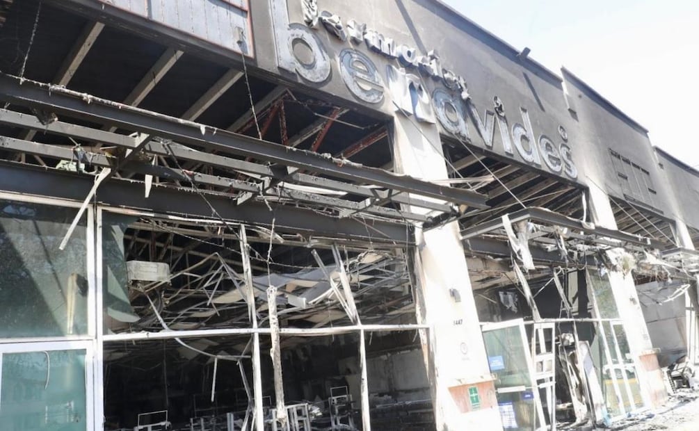 Así luce la Farmacia Benavides a cinco días del operativo contra "El Mencho" en Jalisco (27/02/2026). Foto: Juan Carlos Williams / EL UNIVERSAL