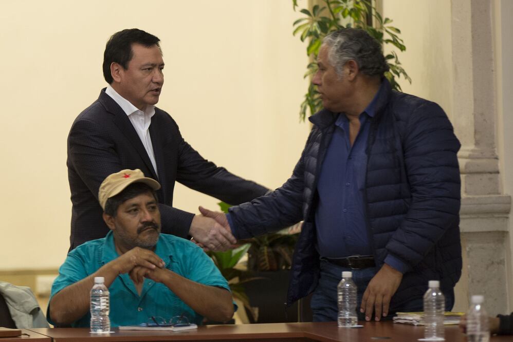 Miguel Ángel Osorio Chong, secretario de Gobernación, encabezó la mesa de diálogo con integrantes de la coordinadora (ESPECIAL)