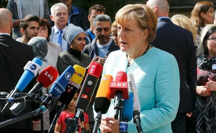 Merkel pide a Facebook actuar contra usuarios xenófobos