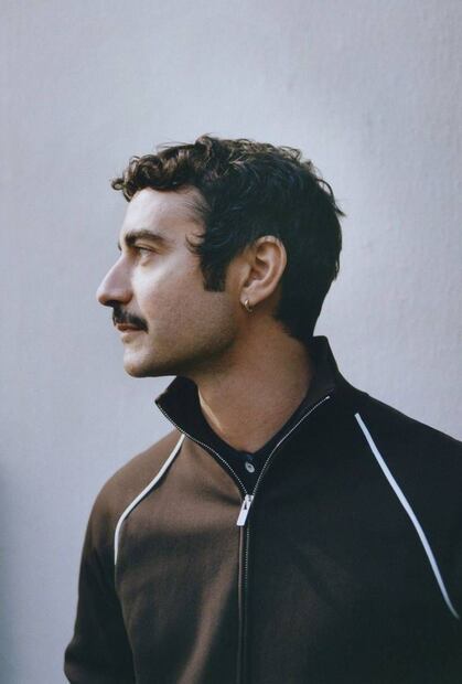 El diseñador italiano dejó la firma apenas meses después de asumir el cargo. Foto: Instagram @versace (Stef Mitchell)