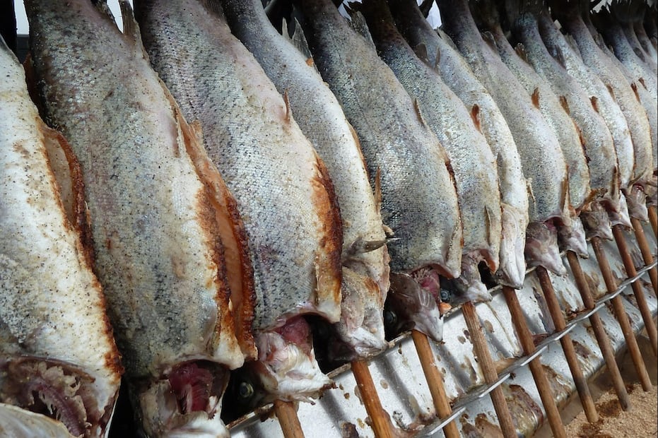 Antes de cocinarse, el bacalao requiere un proceso de hidratación y desalado cuidadoso. Foto: Freepik