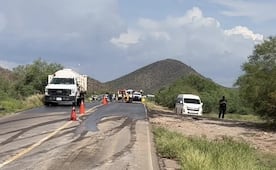 Volcadura de pipa con ácido sulfúrico obliga a cerrar carretera en Sonora; varias personas resultaron lesionadas