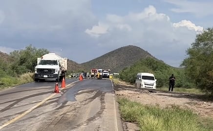 Volcadura de pipa con ácido sulfúrico obliga a cerrar carretera en Sonora; varias personas resultaron lesionadas