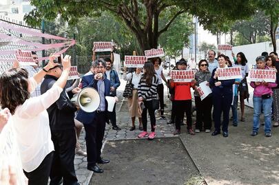 “Clausuran” obras de edificio de 22 niveles en las Granadas