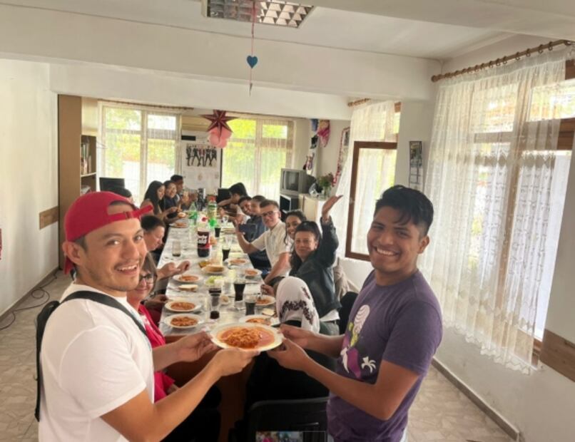 Con ayuda de la comunidad mexicana y búlgara, bailarines varados volverán al país