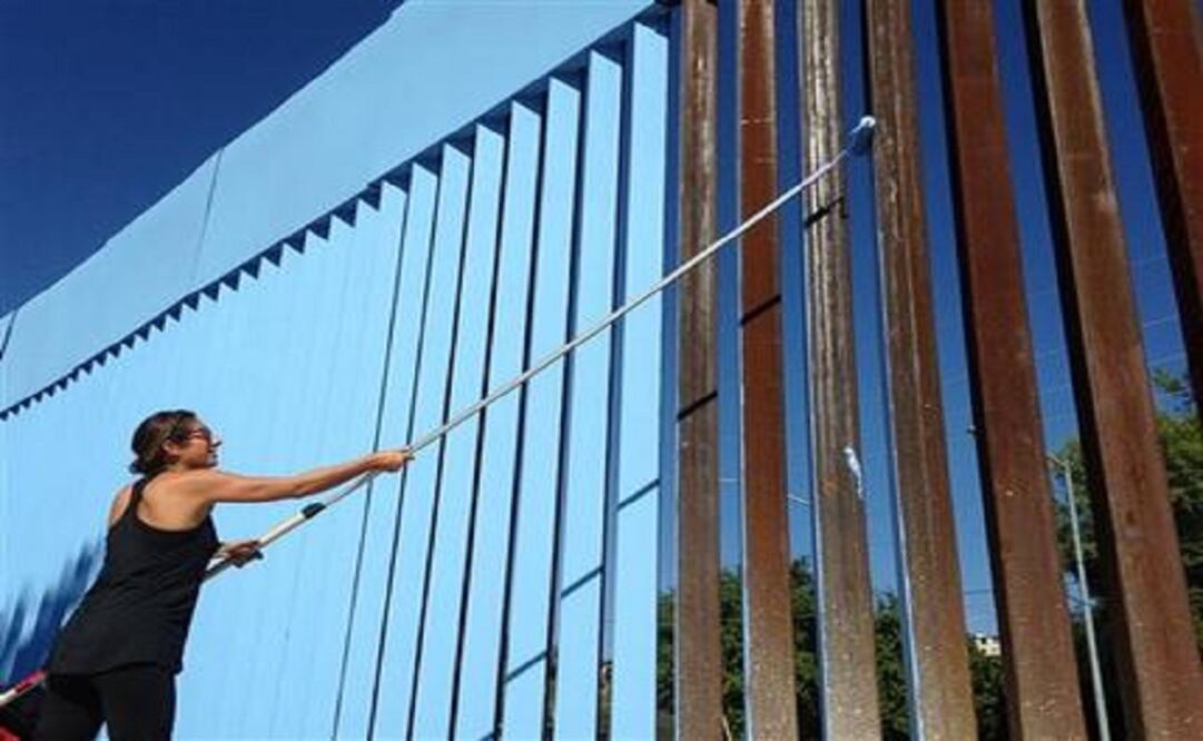 Ana Teresa Fernández wants to make a political statement about the border by painting it blue that it appears to be invisible. (Photo: AP) 