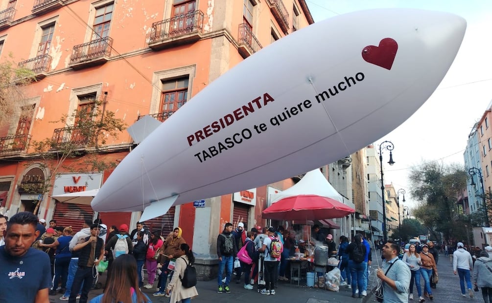 Simpatizantes de la presidenta Claudia Sheinbaum en calles de la CDMX rumbo al Zócalo capitalino (06/12/2025). Foto: Eduardo Dina / EL UNIVERSAL