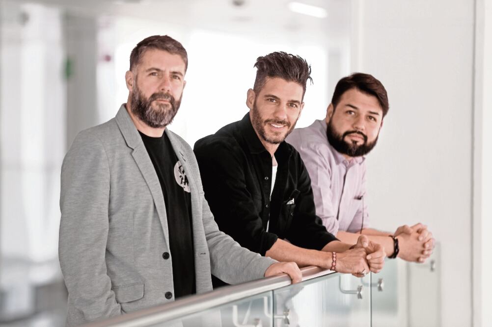 Elías (centro) está en Guadalajara con José Manuel Flandes y José Alberto López para presentar el filme Los inquilinos (ALEJANDRA LEYVA. EL UNIVERSAL)