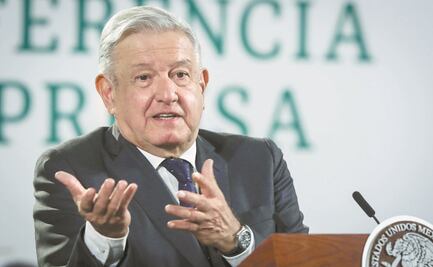 Urge AMLO a indagar y castigar a quienes den tarjetas por votos 