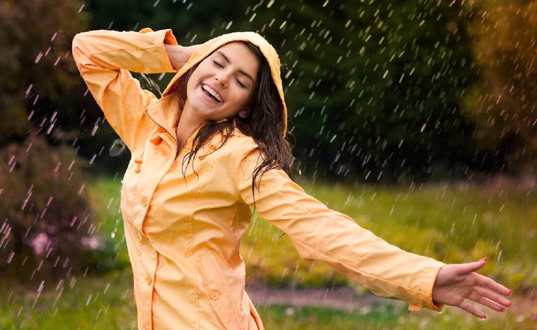 Llegaron las lluvias y necesitas los mejores accesorios y complementos para protegerte sin perder el estilo / Foto: Istockphoto