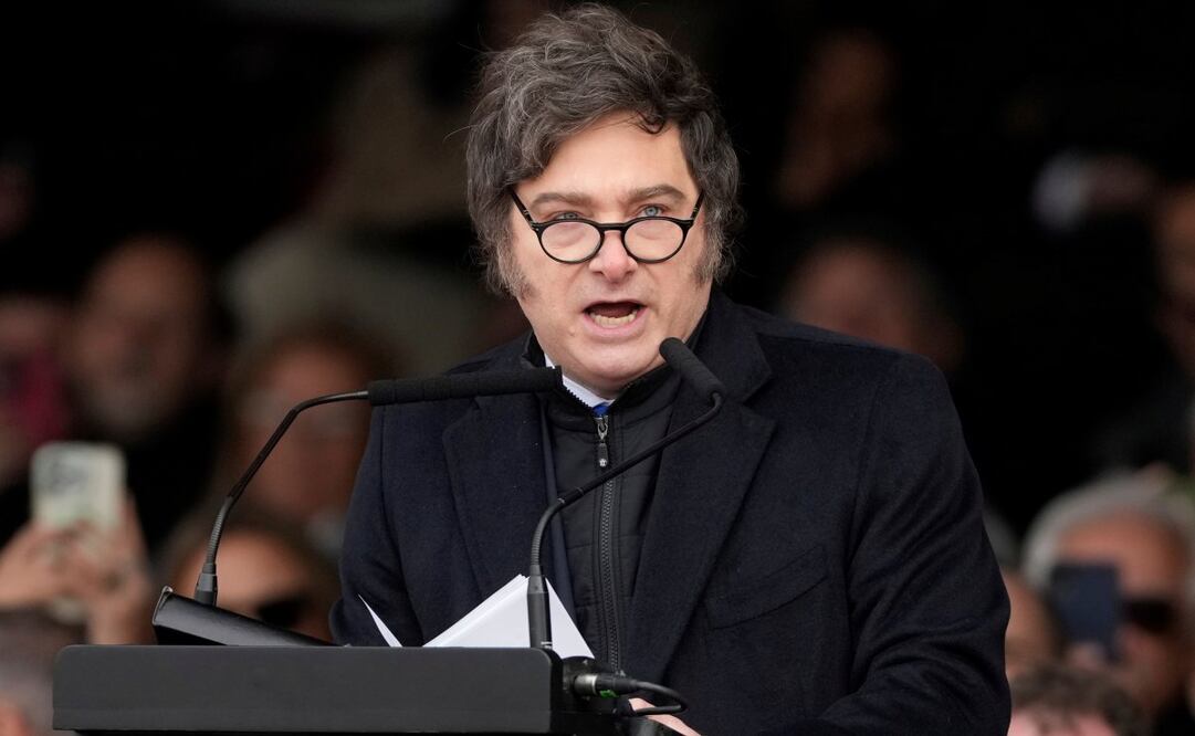 Milei acusa a periodistas de "espionaje ilegal" tras difusión de audios de su hermana. Foto: AP/Archivo