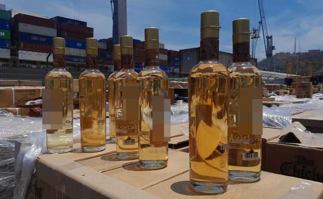 11 mil 520 botellas de tequila contenían en su interior la metamfetamina. Foto: Especial