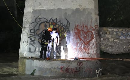 Rescatan a seis personas tras lluvias en Nuevo León; 5 quedaron atrapados dentro de su auto y fueron arrastrados por la corriente