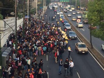 Alumnos de voca 4 cierran dos carriles de Constituyentes