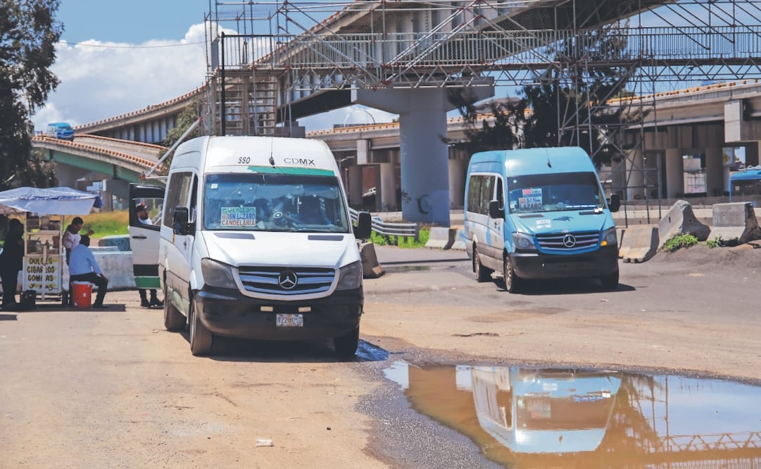 Los operadores de vehículos concesionados y los usuarios coinciden en que la autopista México-Puebla, en el tramo de Iztapalapa a Chalco, es muy peligrosa. Foto: Karla Guerrero/ EL UNIVERSAL