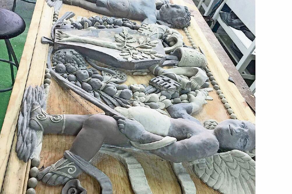 En el equipo, conformado por más 100 personas, hay escultores que detallan los adornos que forman parte de la copia (CORTESÍA CAPILLA SIXTINA EN MÉXICO)