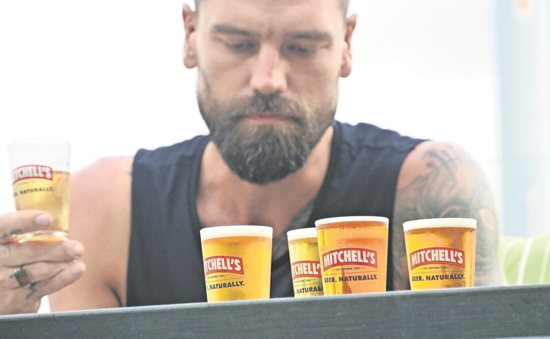 Brett es un amante de la cocina, las bebidas, los viajes y los tatuajes. (TLC)